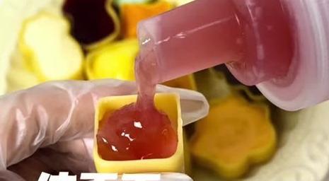 叫停的网红零食既是三无又有致癌风险凯发k8网站别买也别吃！被人民日报(图2)