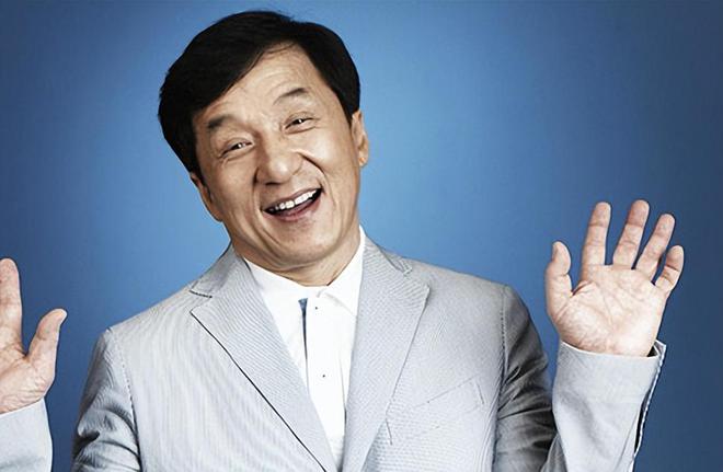 紧抱美女徒弟在美国庆生举止亲密关系不一般凯发k8国际娱乐首选71岁成龙近照曝光：(图14)