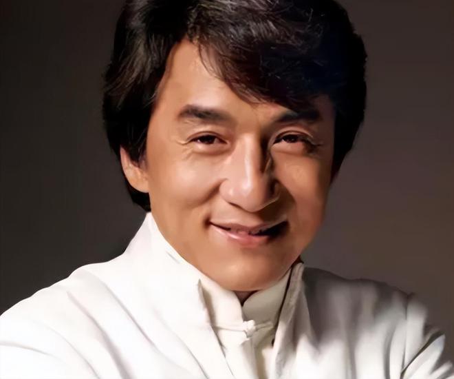 紧抱美女徒弟在美国庆生举止亲密关系不一般凯发k8国际娱乐首选71岁成龙近照曝光：(图5)