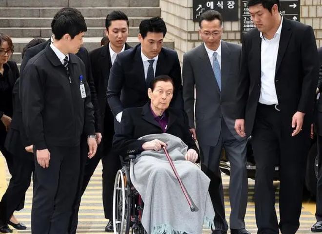 共享”同一女星亲兄弟为财权内斗互撕凯发国际韩国财阀家族丑闻：父子“(图2)