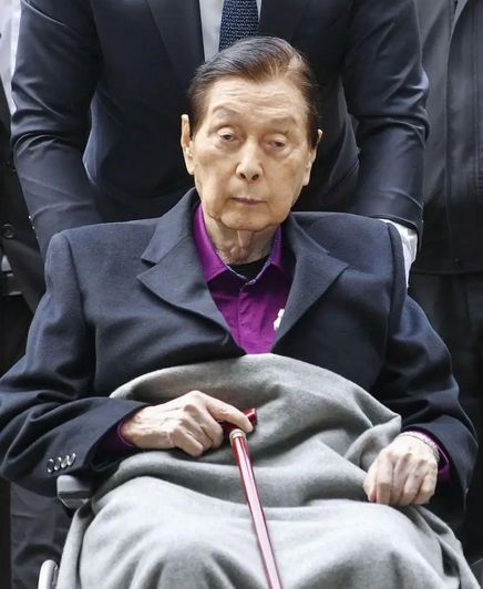 共享”同一女星亲兄弟为财权内斗互撕凯发国际韩国财阀家族丑闻：父子“(图8)
