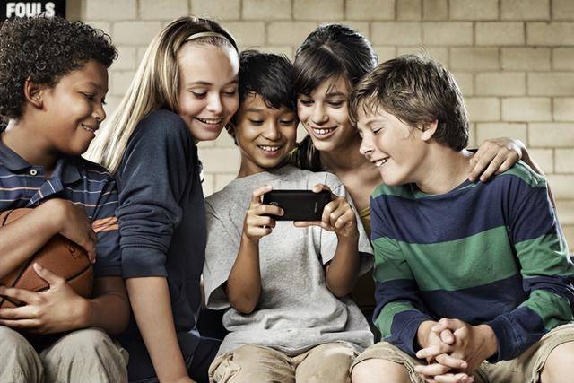 ：导致孩子分心的不是游戏而是社交媒体凯发k8入口颠覆认知！大型研究揭示(图2)